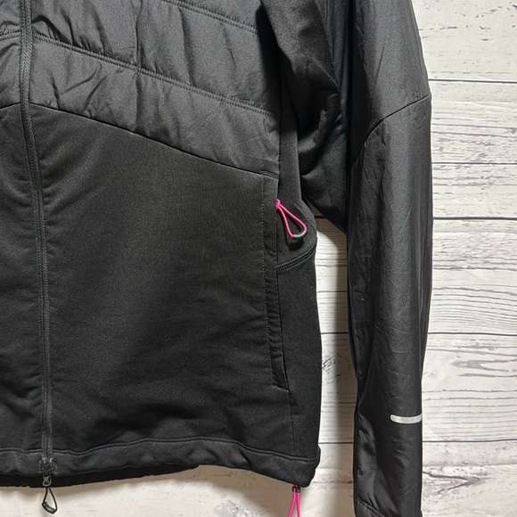 ASICS Winter Run Black Jacket - Picture 5 of 13